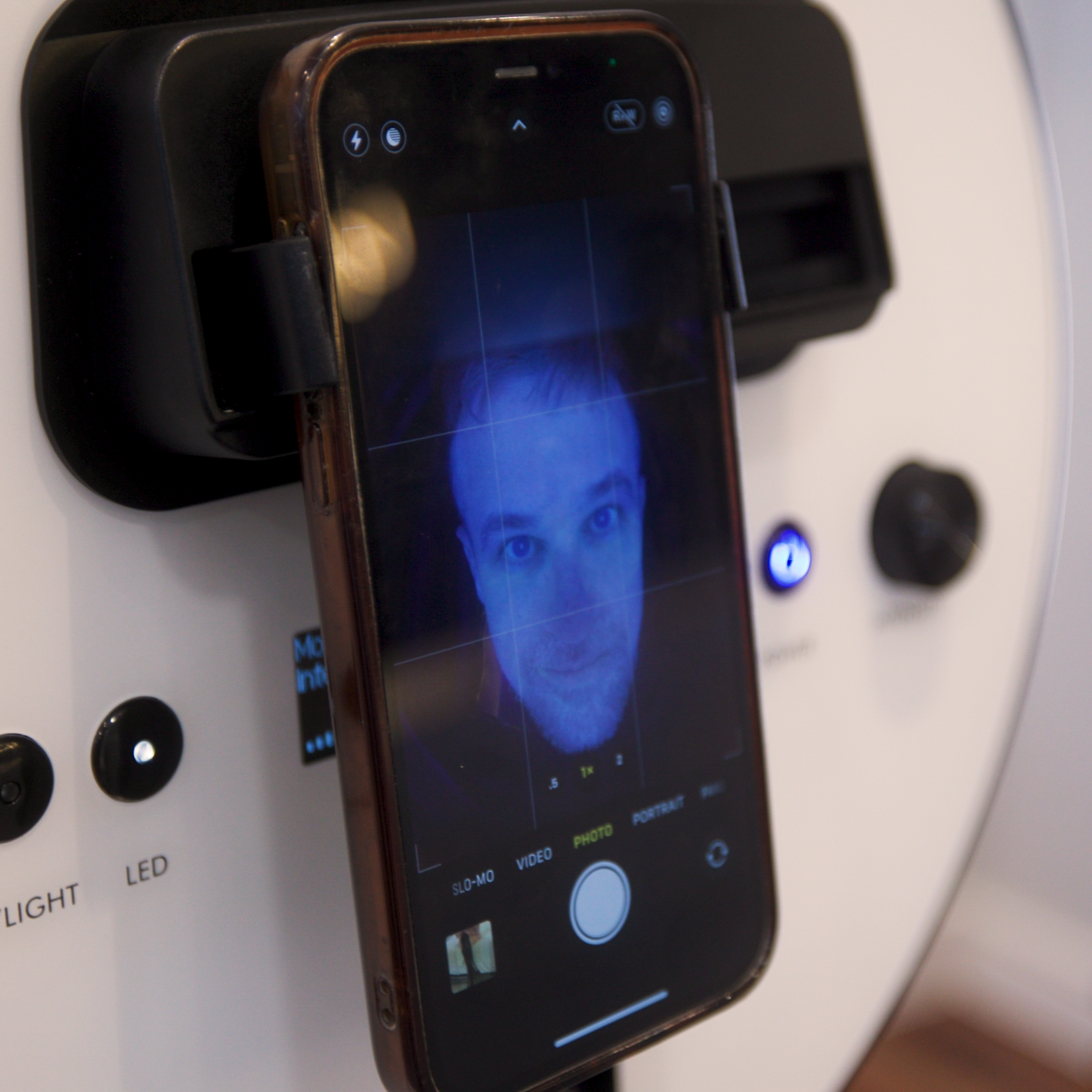 Load video: Skinscope face analysis technology powered by Skinceuticals.
